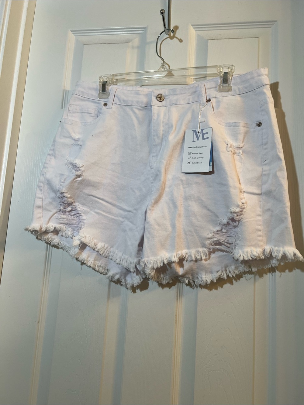 🦋 NWT Metietila  White Distressed Frayed-Hem Denim Shorts